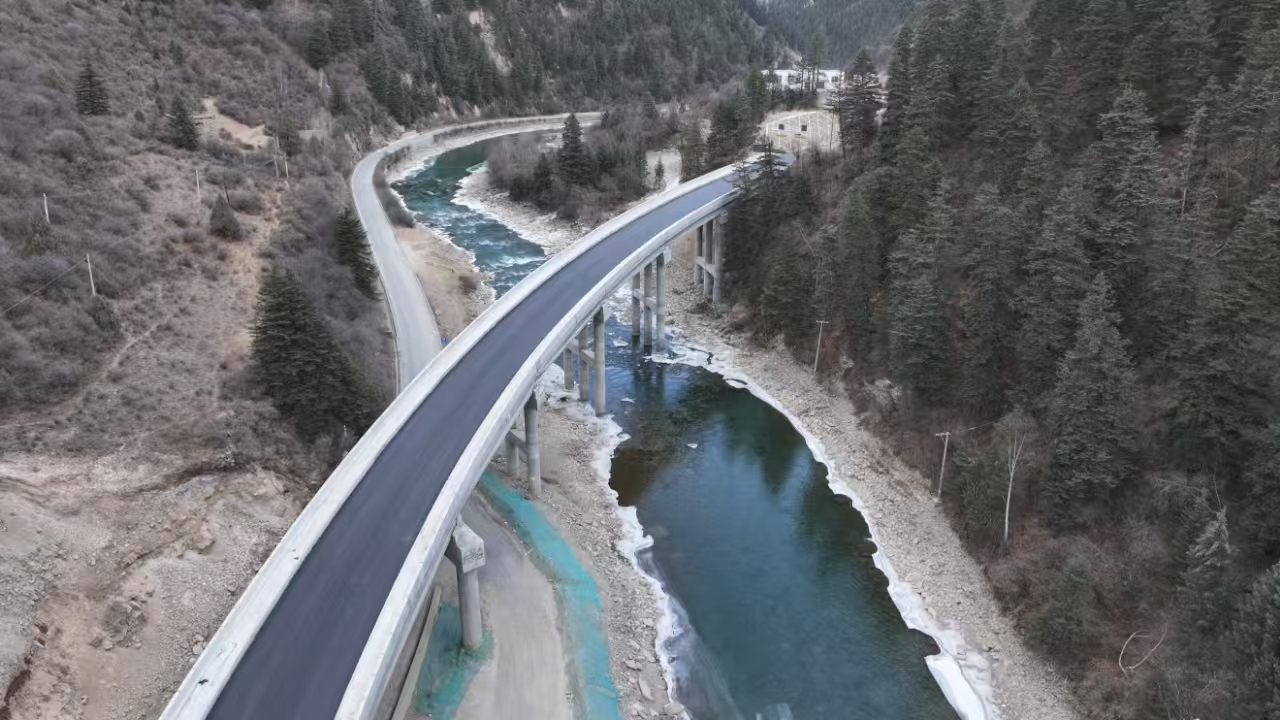 國道227項目正式通車,開啟壤塘交通新格局 國道227項目正式通車,開啟壤塘交通新格局